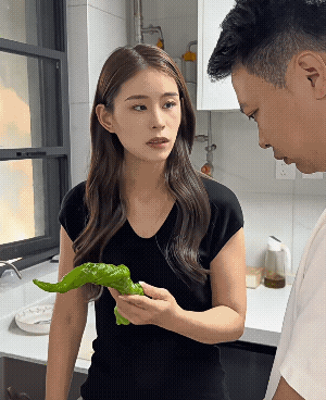 这样的老婆不错了，情绪稳定，如果纯从语文语法的角度出发，凭心而论男哥是对的![捂