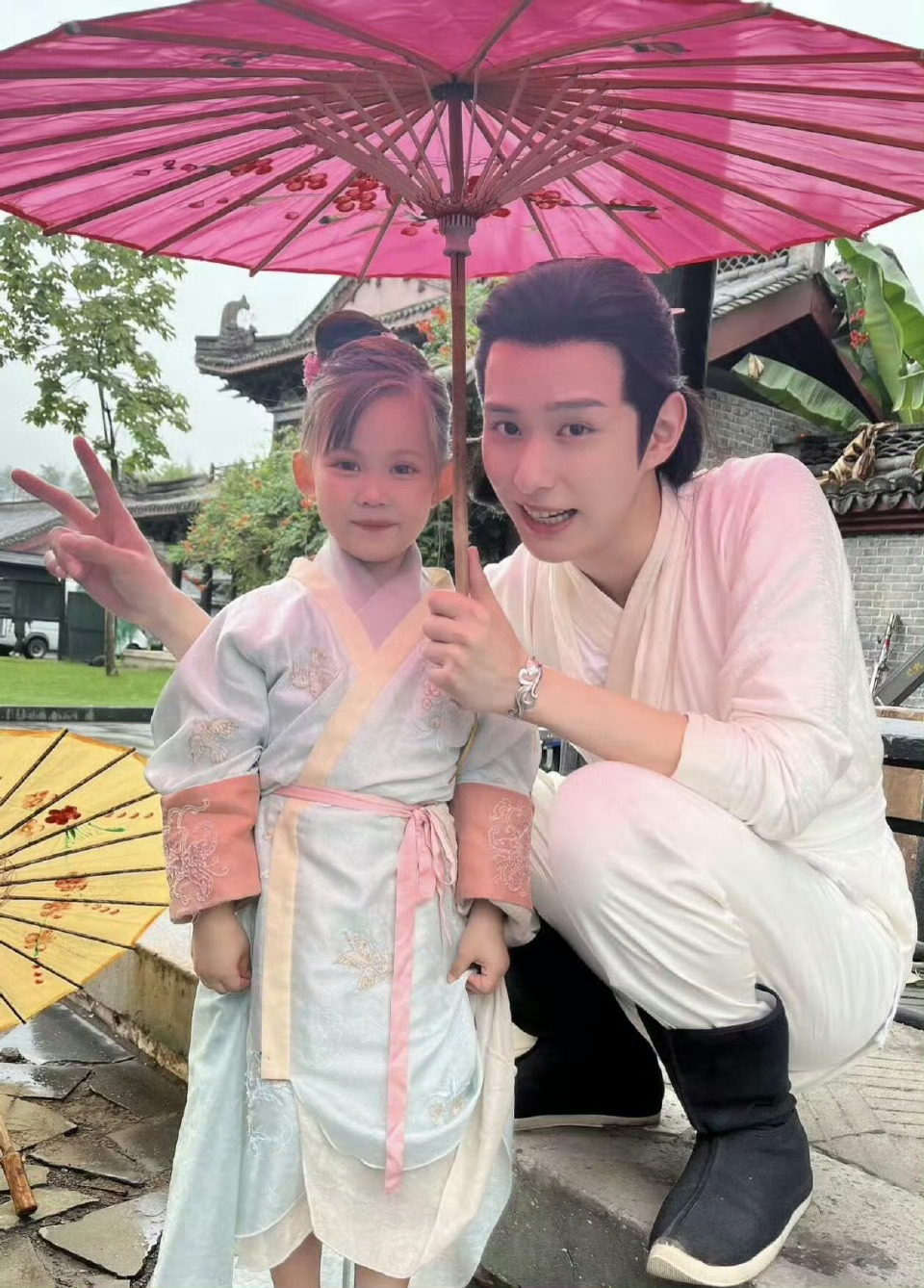 特爱和小孩合照一浙江小妞 
