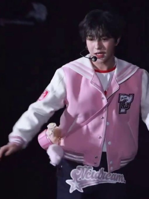 黄仁俊[超话]  hrj   黄仁俊   水蜜桃🍑 