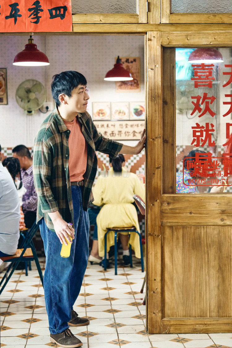 白客每个角色都在交五险一金电影魔方小姐年会不能停精准演绎大厂职员的无奈，每一处神