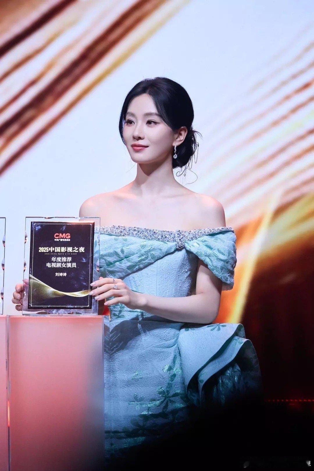 刘诗诗为杨紫包场淮水竹亭如果不是刘诗诗，还会有那么好阵容吗，流量小花小生甘愿做配