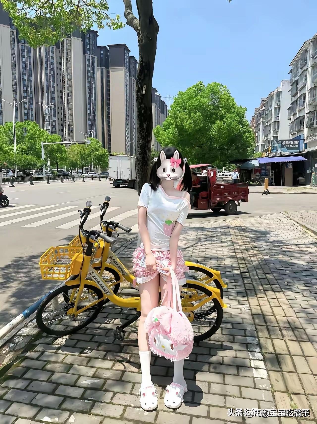 父母们，你们同意女儿这样穿搭出门吗？实话实说！