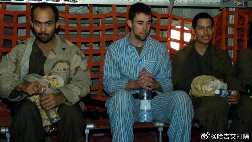凤凰新闻【“人们在猎杀你”，美飞行员回忆在伊拉克战争中被俘经历】“你心里只有一个