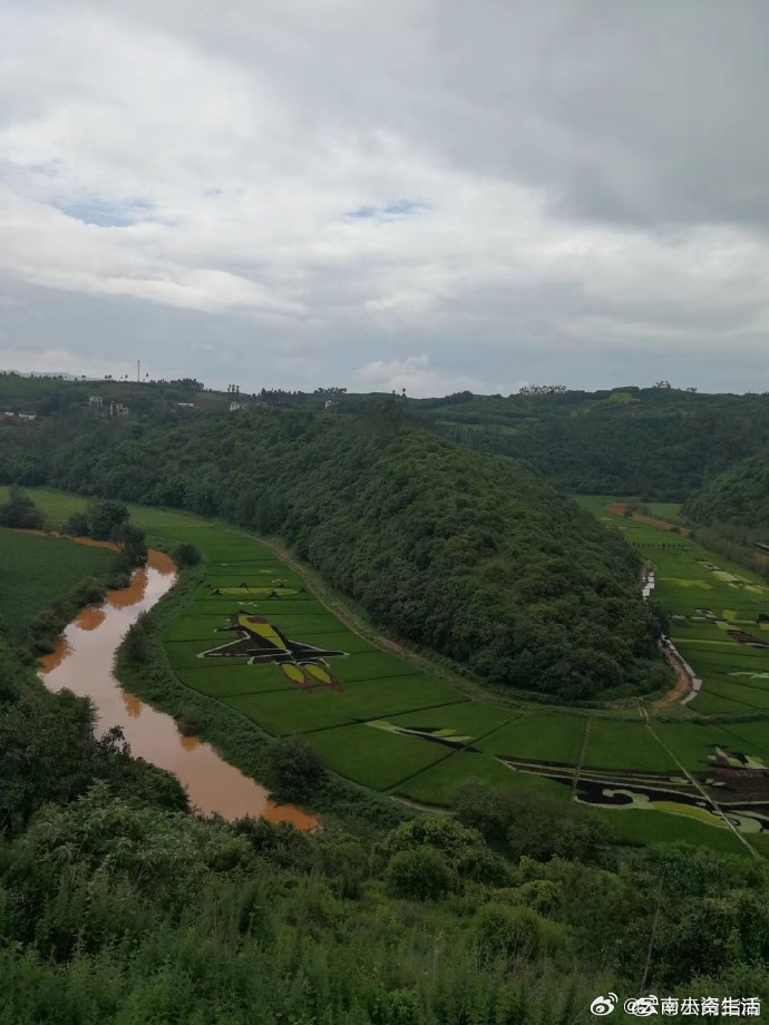 邂逅马蹄河，伴随凉凉的清风和稻禾的阵阵清香，我们从美景中感受到九乡人民的智慧。 