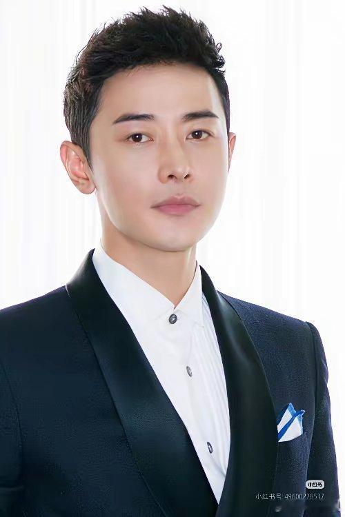 罗晋说他很羡慕唐嫣！说唐嫣一直呆在上海，拍戏也是在上海每个年唐嫣父母生日，唐嫣都