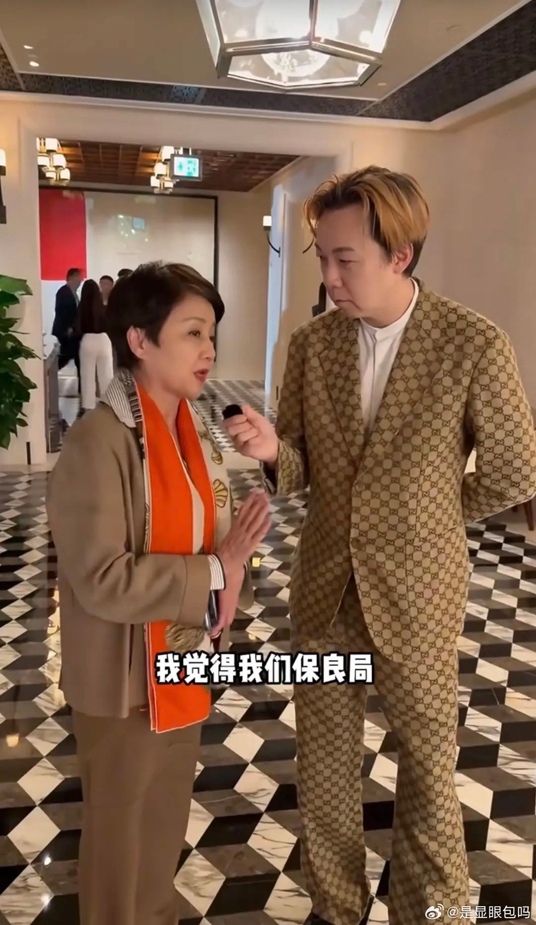 65岁梁安琪亮相保良局晚宴，打扮低调不失贵气，罕提何鸿燊李兆基！ 