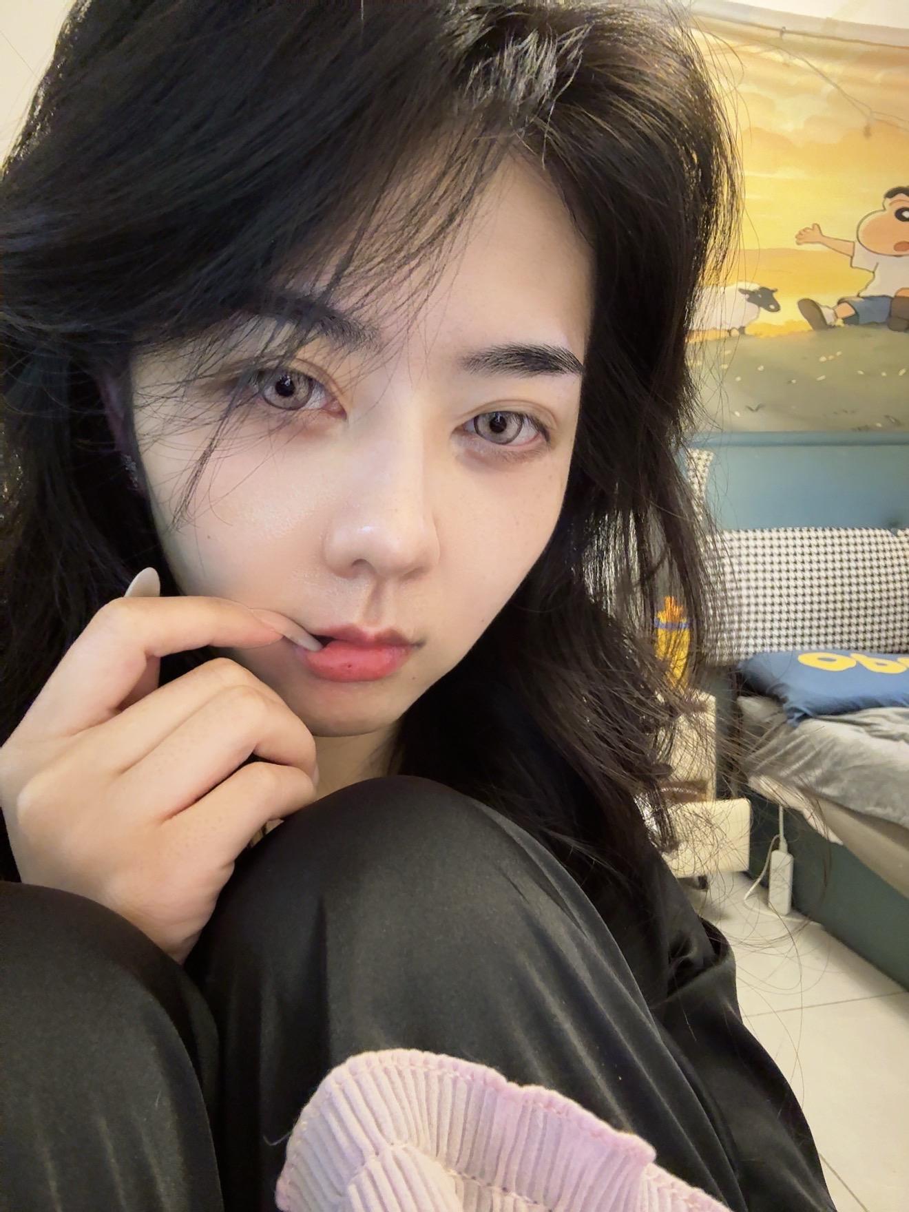 发两张照片