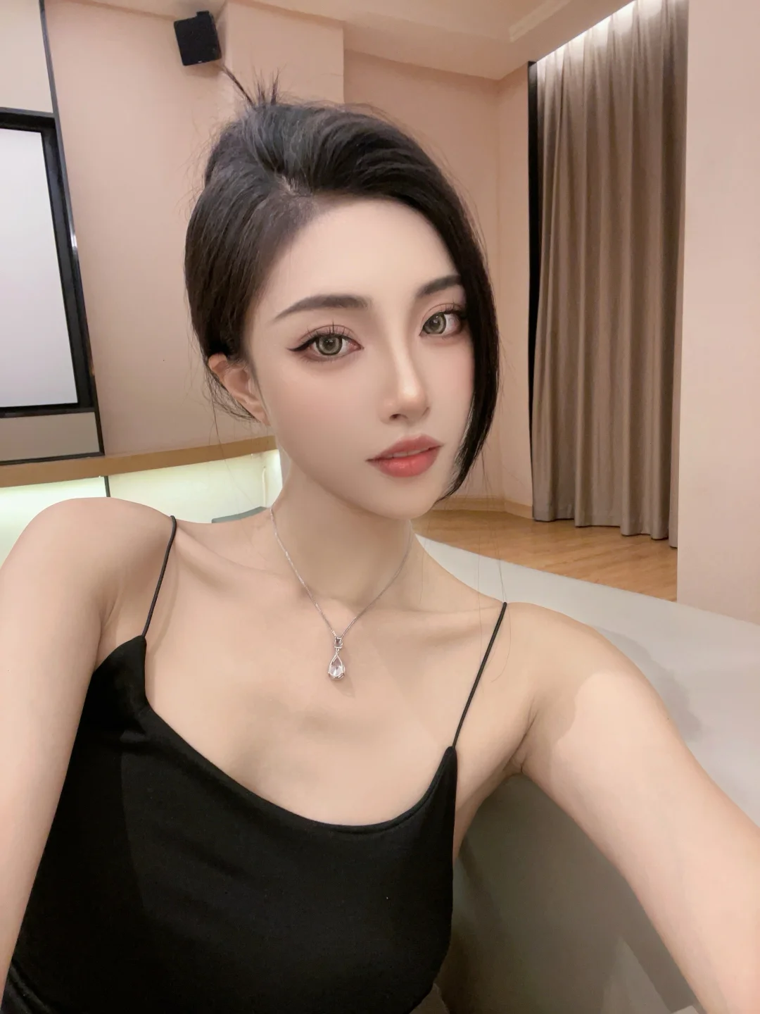 看着我的眼睛👁️