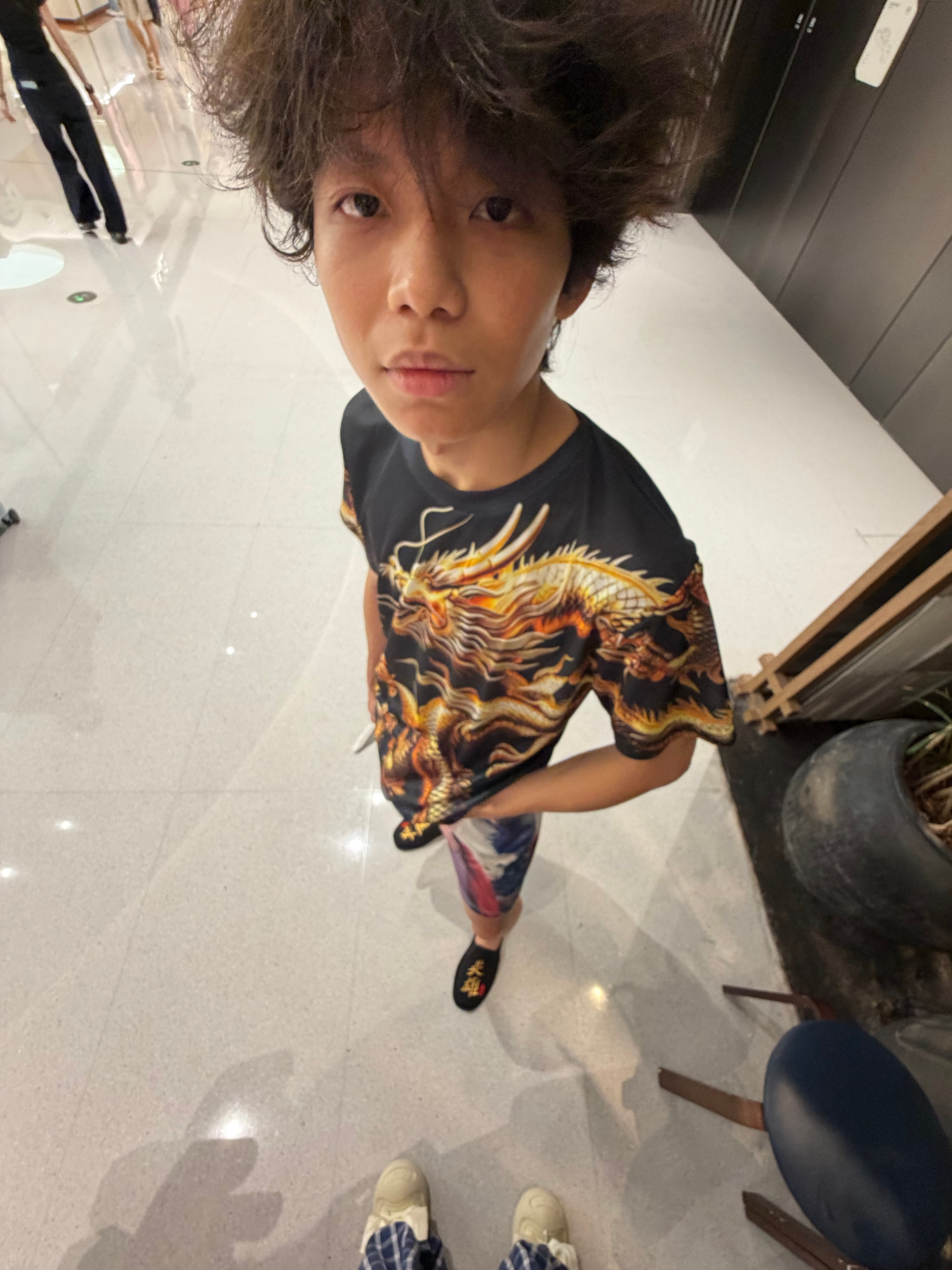 太搞笑了tjy就这样突然出现在我们面前像个流氓一样米琪吵吵屋