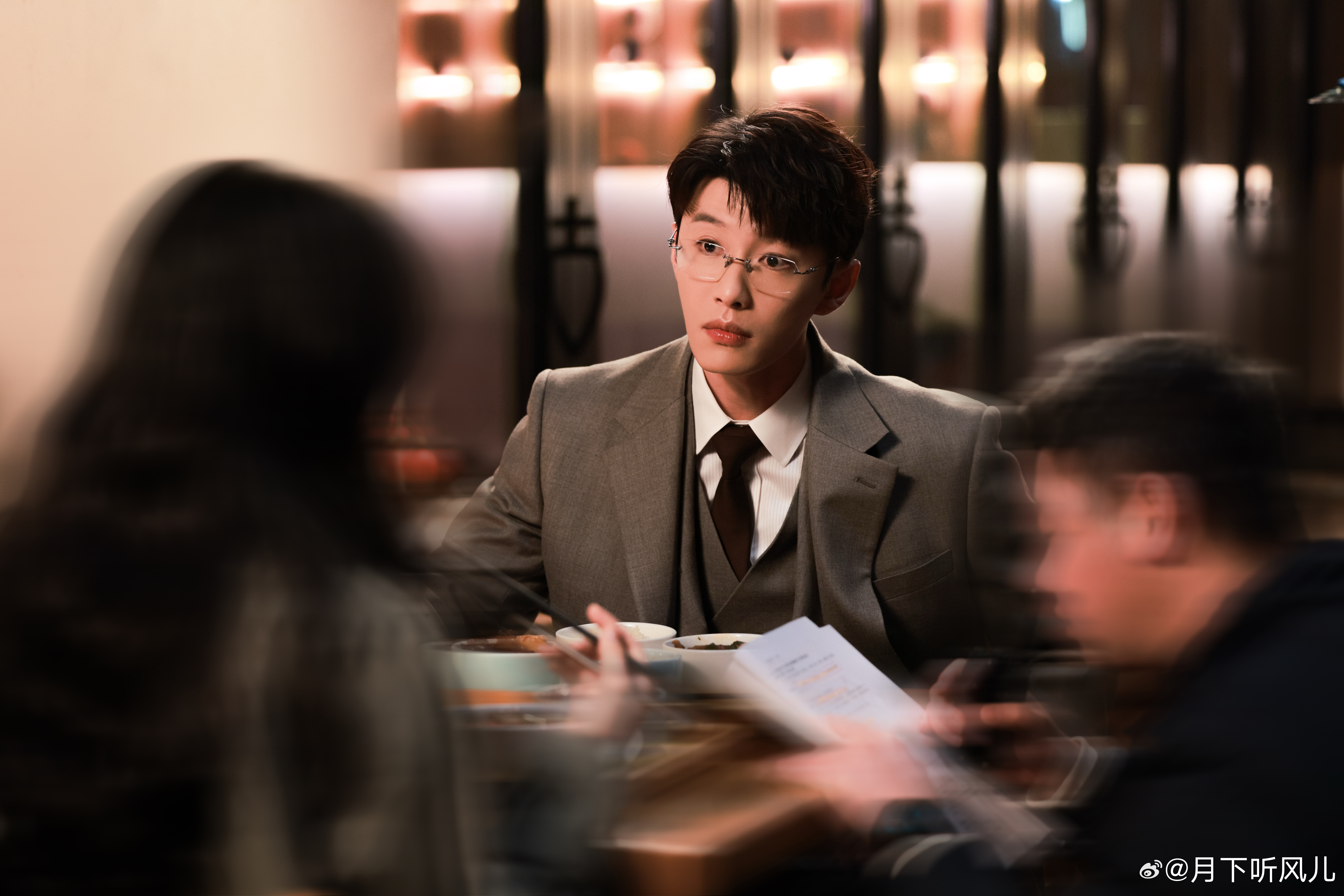 代旭常华森董思成穿西装去菜市场 谁被这一幕可爱到了🥹！代旭、常华森、董思成西装