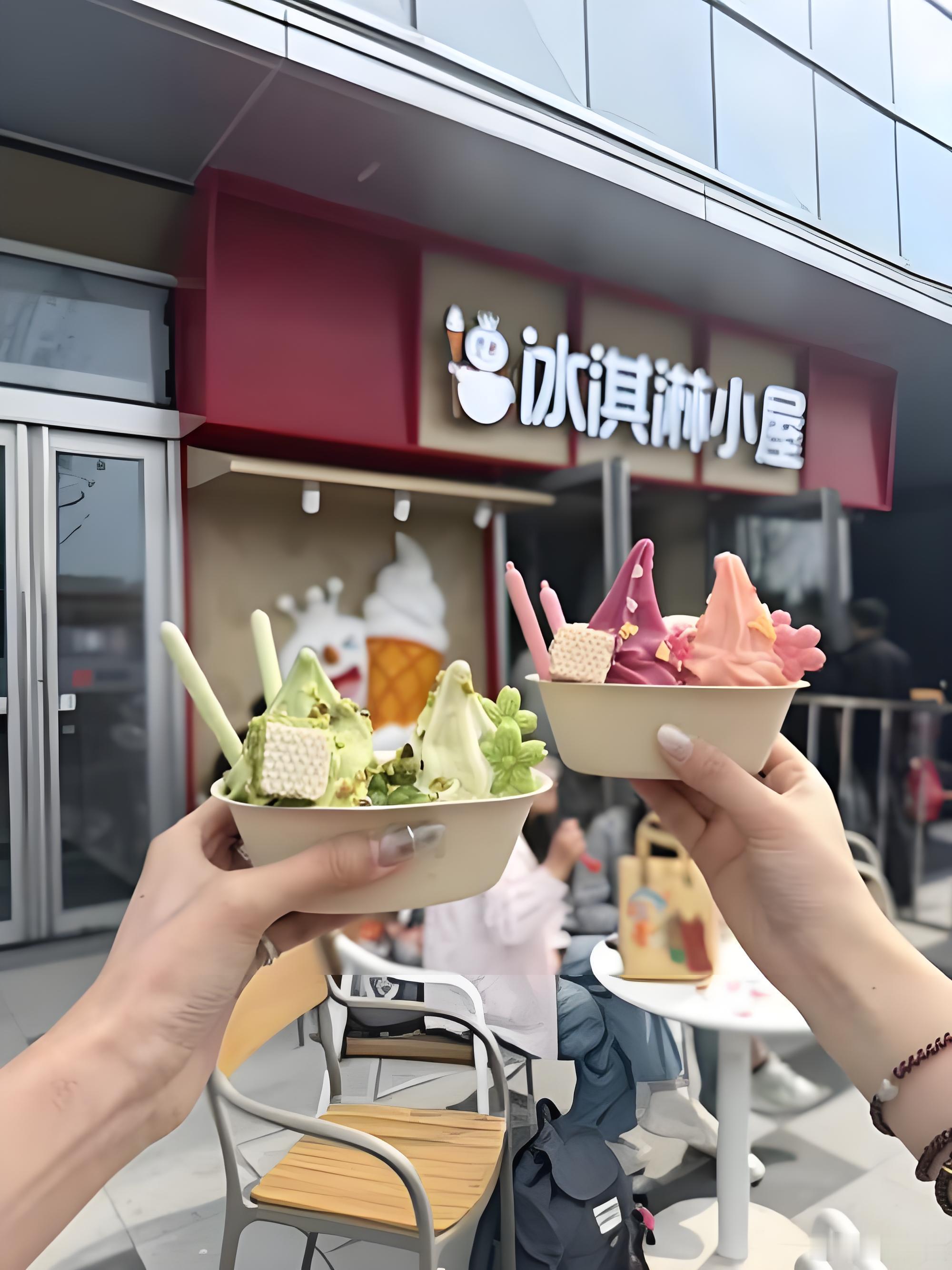 奶茶店集体卖冰淇淋了🍦 喜茶喜拉朵、霸王茶姬茶拉朵、蜜雪3元甜筒排队5小时——