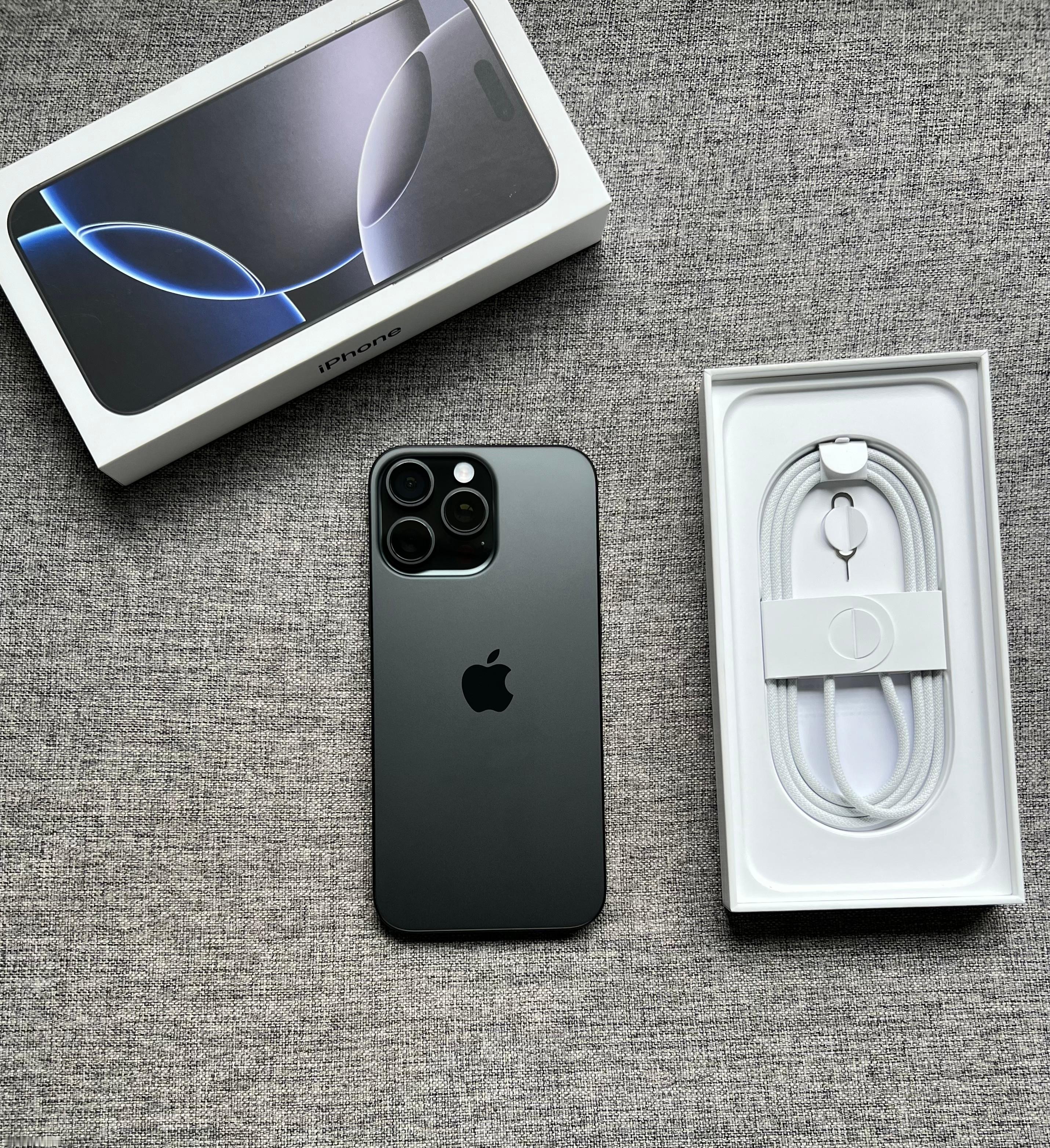 国行iPhone16 Pro Max 256G 黑色钛金属，屏幕完美，中框细小掉