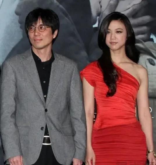 2014年，汤唯和韩国导演金泰勇结婚之前，婆婆命令汤唯：“韩国的女性地位很低，你