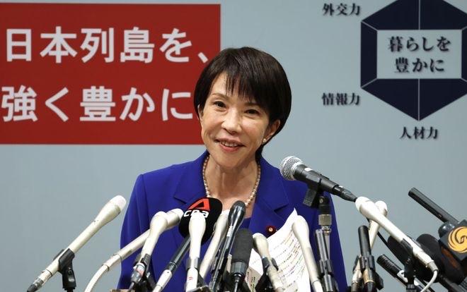 日本这个疯婆子高市早苗迟早要把日本人给玩死！
这人是一个反华急先锋，看身型相貌和