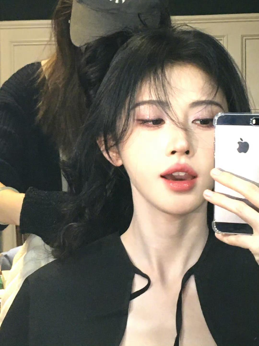 jjy鞠婧祎来战jjy鞠婧祎阿黛"枫叶飘向九月的乡野，我怀揣着心动与你邂逅🍁