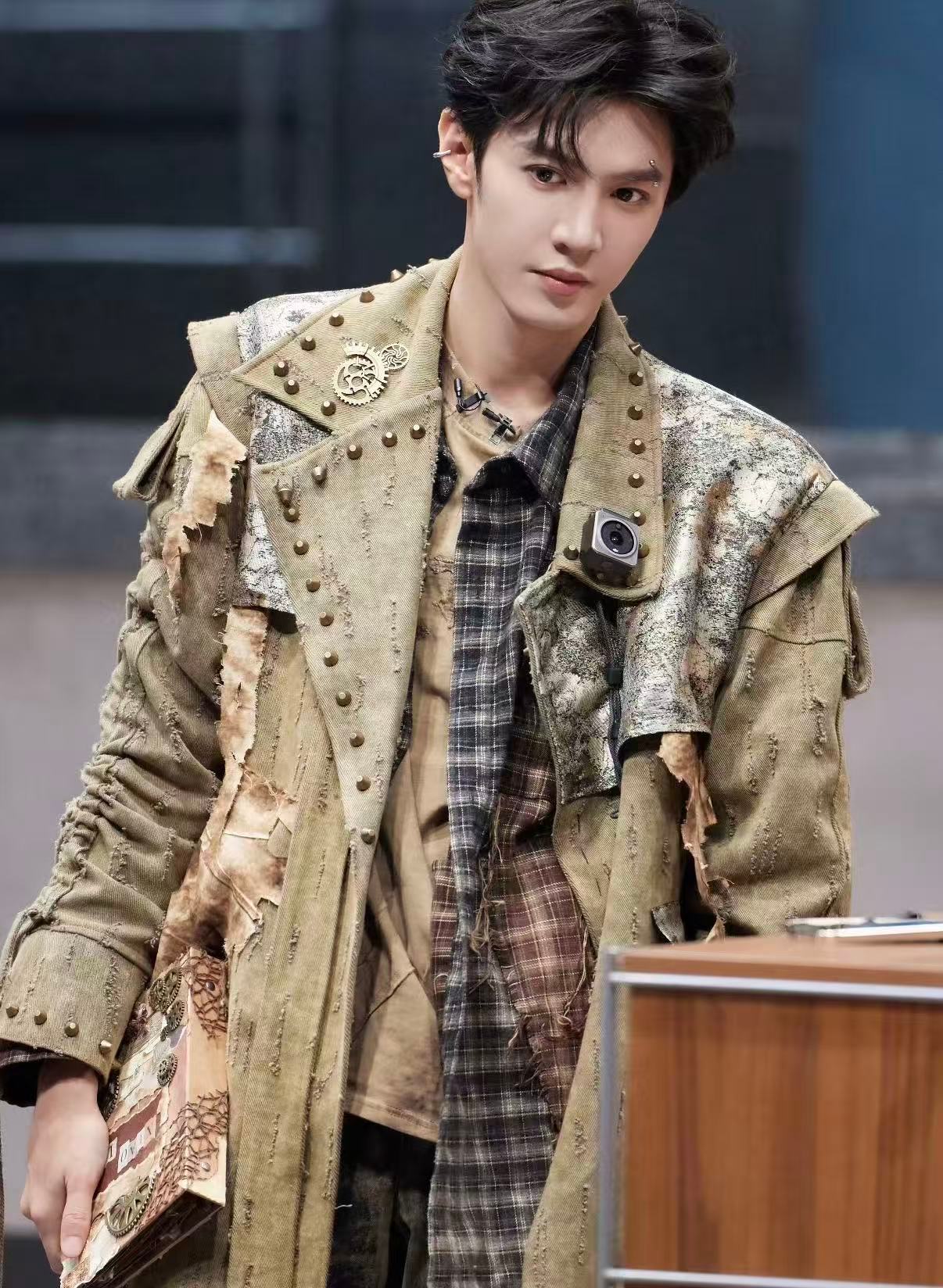 陈哲远一挣眼自己妻子成王勉了 综艺效果拉满！陈哲远睁眼懵在当场，妻子秒成王勉，这