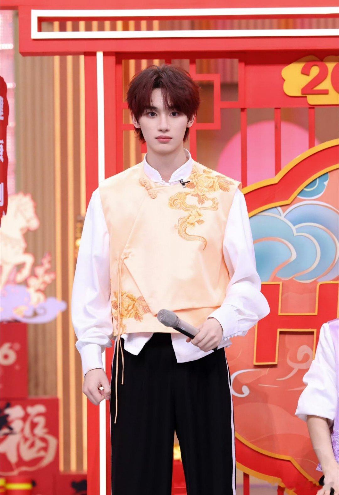 丁程鑫好六舞台混剪展现全能实力！又帅又稳，百看不厌！丁程鑫唱歌舞蹈演技脑力体力你