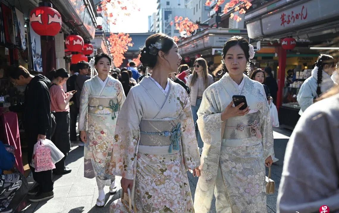 【中国游客赴日行情疑降温 不少人按原计划出行】日本首相高市早苗11月7日发表“台