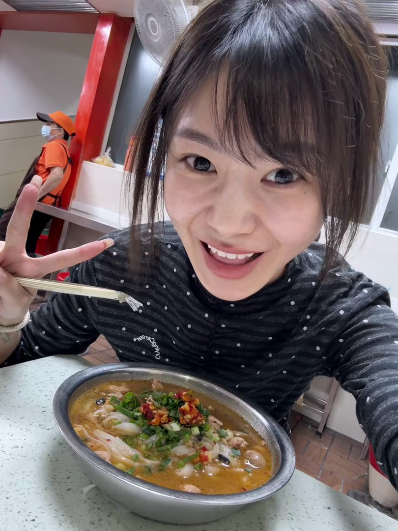 本来想多攒点吃的一起发的 真忍不住了也没人告诉我老友粉这么好吃啊啊啊啊啊啊啊好吃