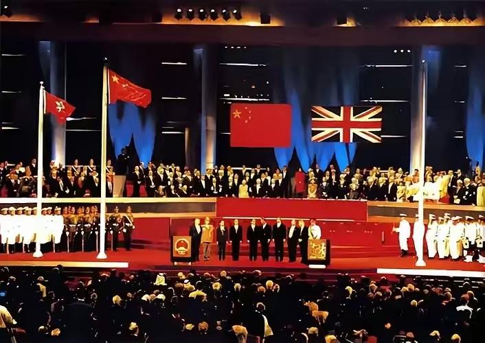 很多人都认为香港之所以能回归，是因为租期到了，但其实根本不是那么回事。

如果英