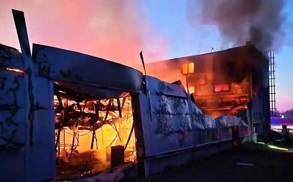 一把大火，把西方军火商的“遮羞布”烧成了灰！

以色列军工巨头埃尔比特在捷克的大