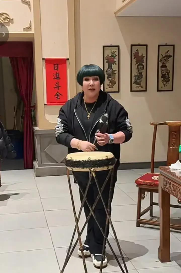 元旦3天没休，王惠连轴转
 
上海新剧场刚验收完，凌晨飞回天津。5号一早，德云社