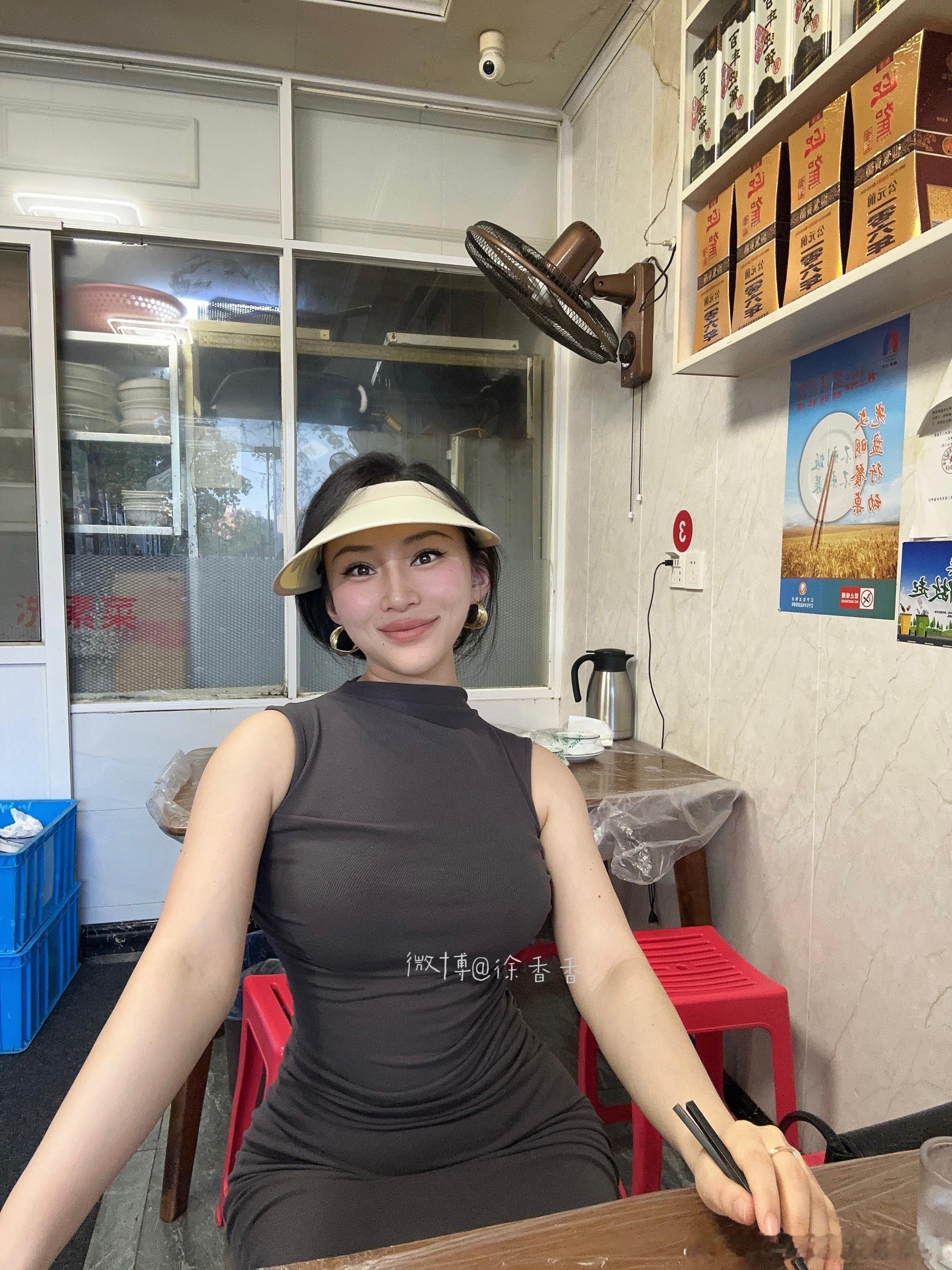我爱吃龙虾，但是不爱剥壳所以你们爱剥壳的可以联系我我请你一起吃龙虾[doge] 