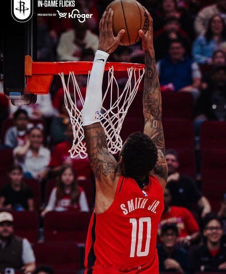 记者：“你们在防守端做得很好，制造了很多抢断，这在多大程度上是因为你们展现了身体