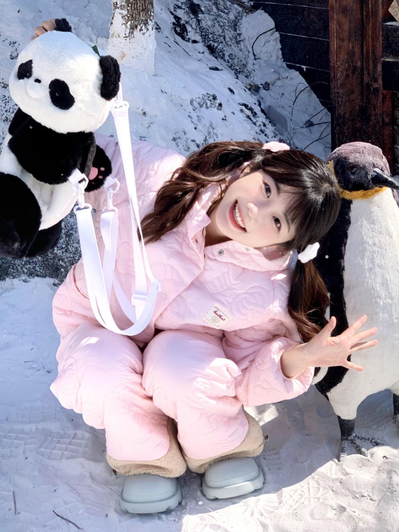 存一些雪地万能拍照姿势！！⛄️❄️。