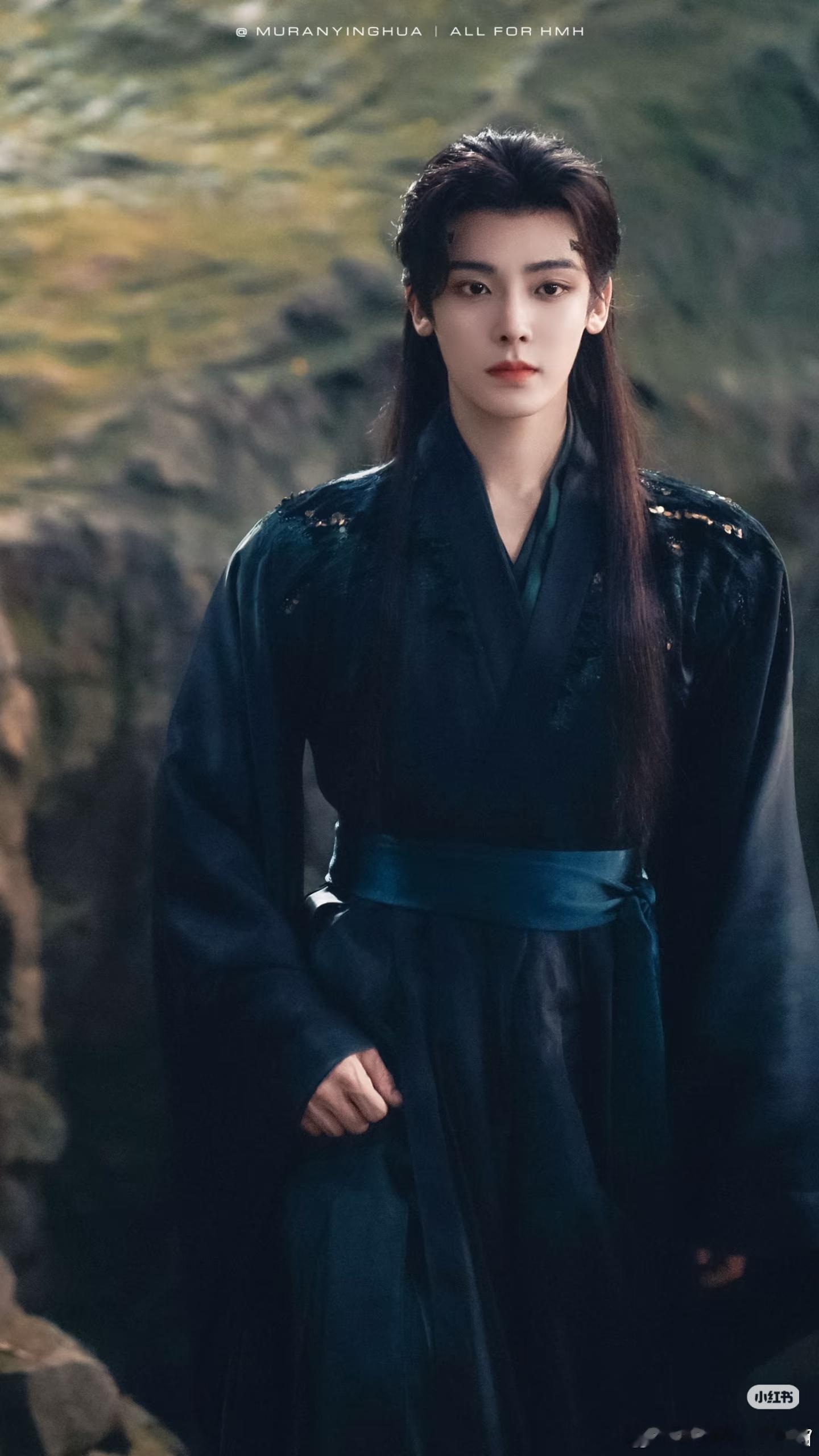 侯明昊两部剧同期开播 这次双剧开播，让我们感受到了侯明昊多才多艺的一面，我已经蓄