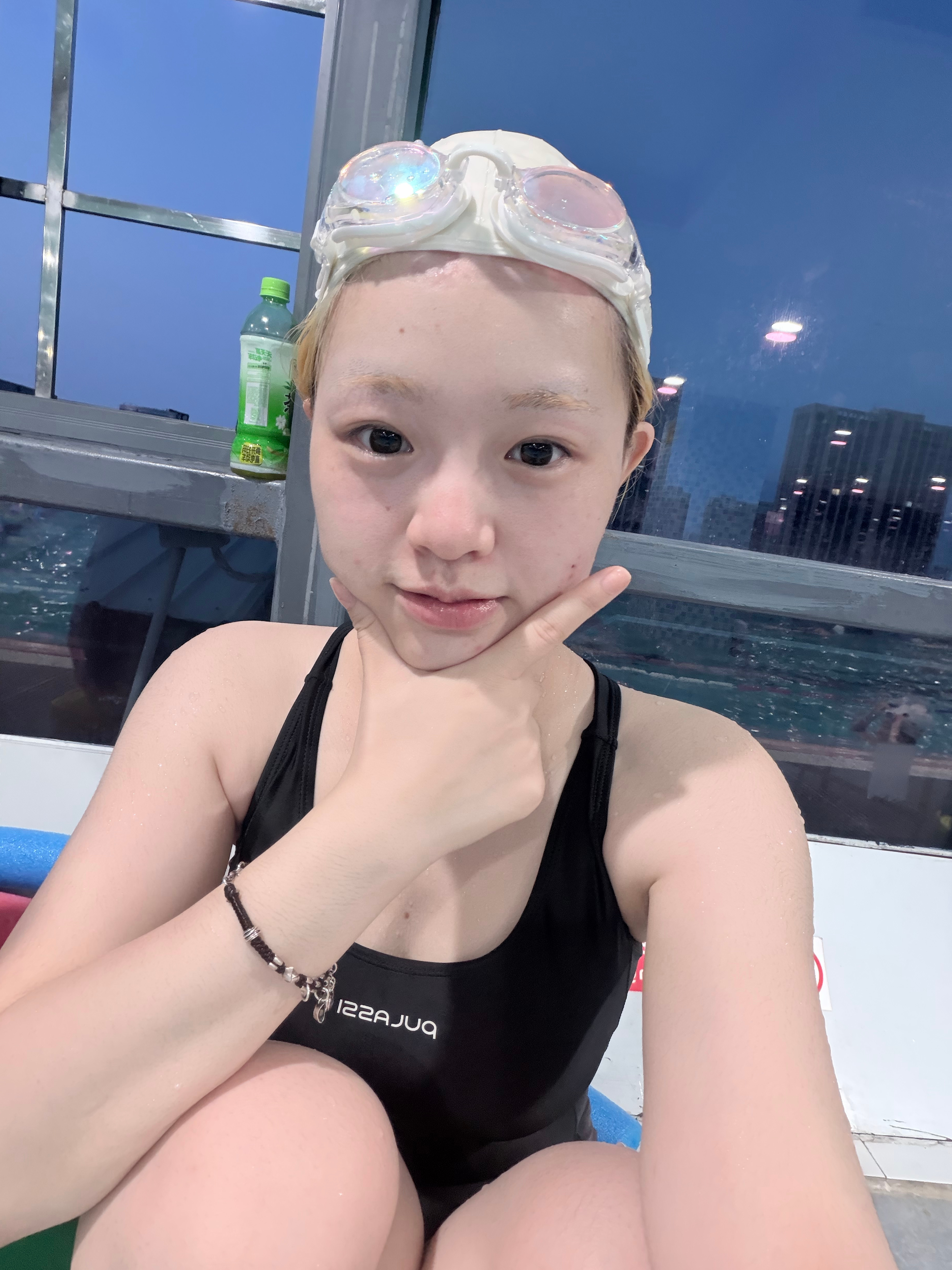 潇洒哥来游泳了 