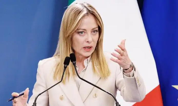 梅洛尼最终还是挺不住了！意大利和美国决裂是无法做到的事，意大利总理梅洛尼公开向美