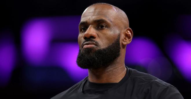 勒布朗-詹姆斯即将成为NBA历史首位征战第24个赛季的球员，而休赛期以自由球员身