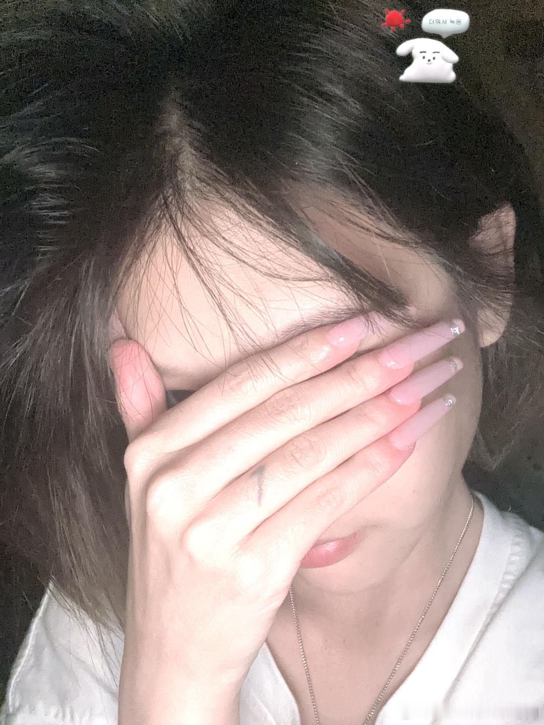 美甲做的是很不得劲 