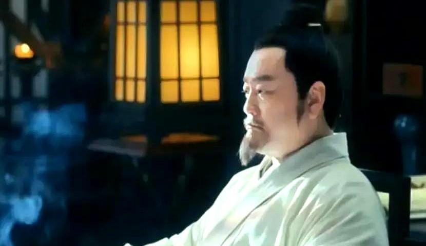 凌晨两点，郭威把冯道那张“再不动手，刀就悬在您自己脖子上了”的纸条烧了。
火星子