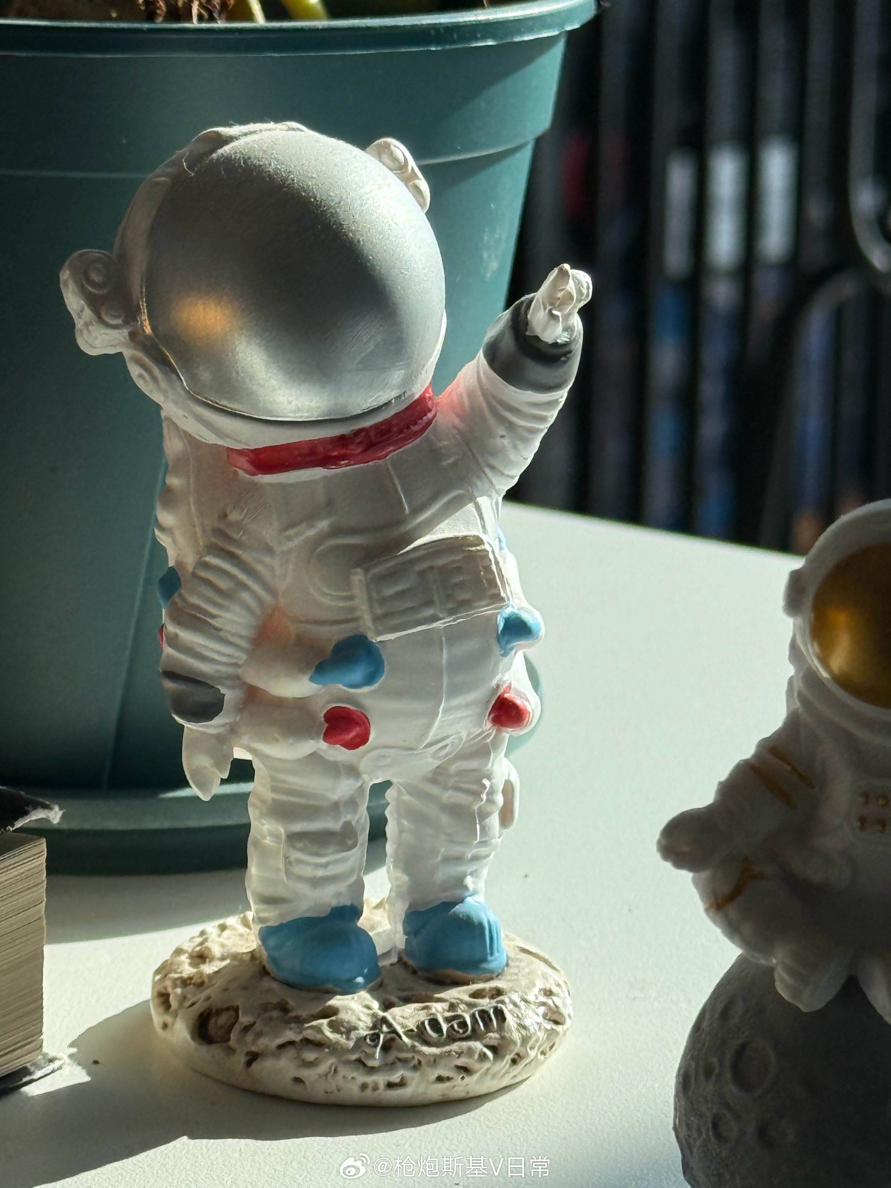 今天成都这太阳光真舒服，暖洋洋的感觉太好了。 