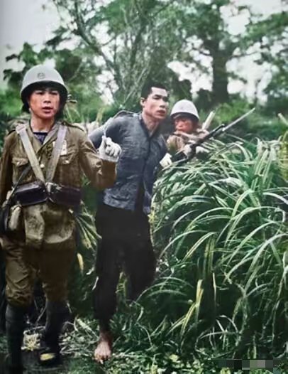 照片上被日军抓捕的中国人，是海南儋县抗日游击队小队长，这也是他留在人世间的最后遗