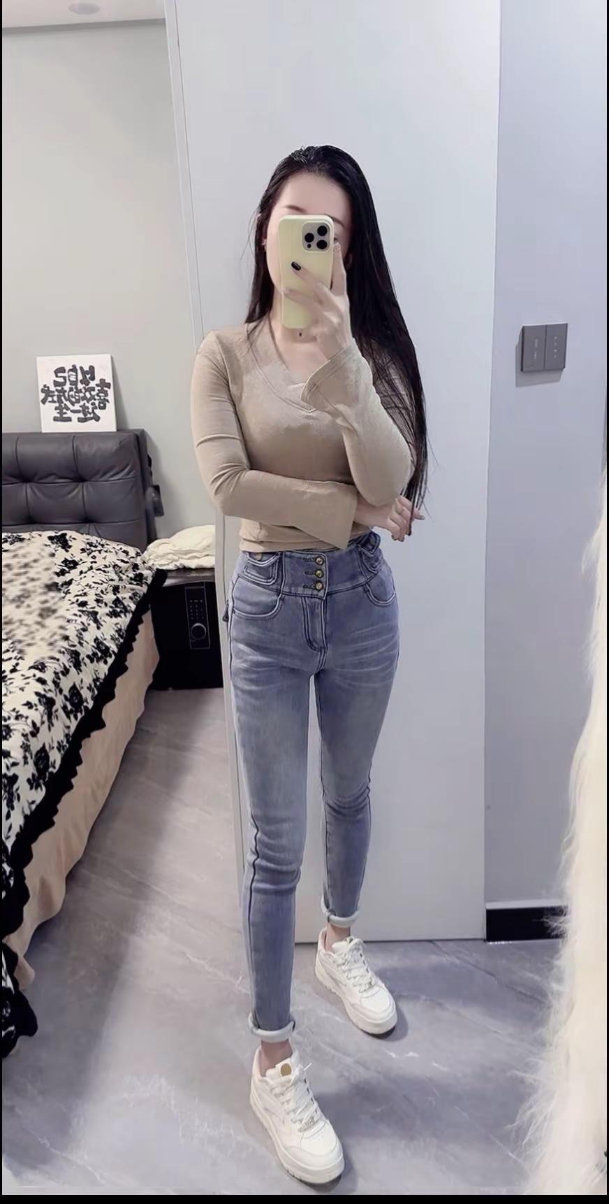 牛仔裤穿搭，你们还喜欢这种穿搭吗，