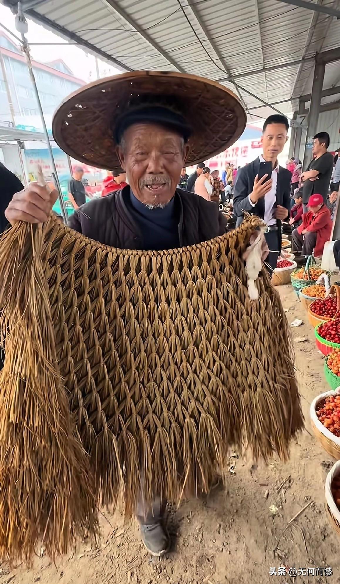 这种衣服现在会编织的，已经不是很多了，非常喜欢这样的衣服，可是在我们这里，并没有