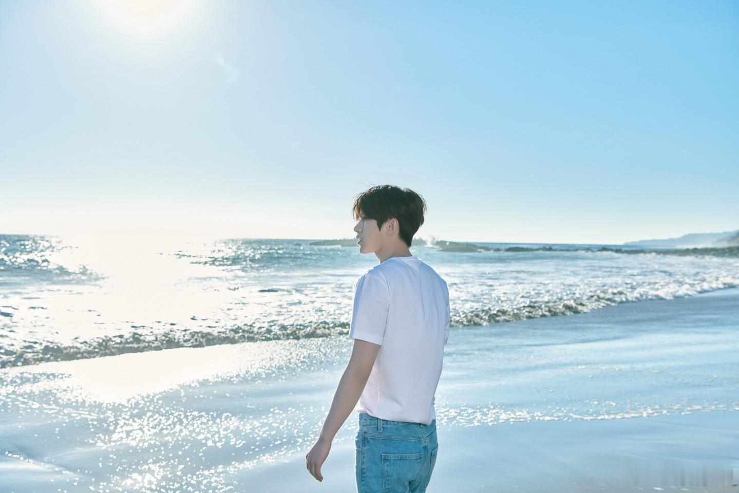 海边的少年🌊蔡徐坤
