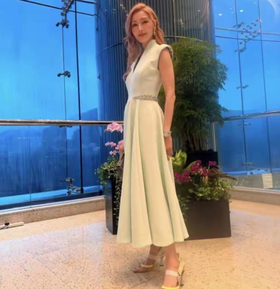 李嘉欣端午与许晋亨外出，打扮简约大方不失贵气，一身行头近80万
娱乐