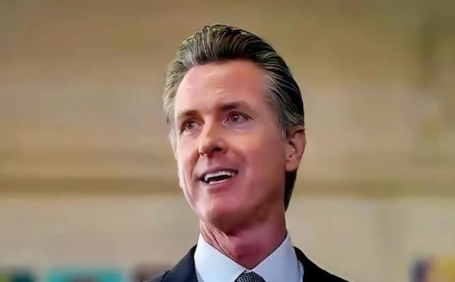 加州州长跑到北京，当着一堆美国记者的面，扔下一句话：“中国越成功，世界就越成功。