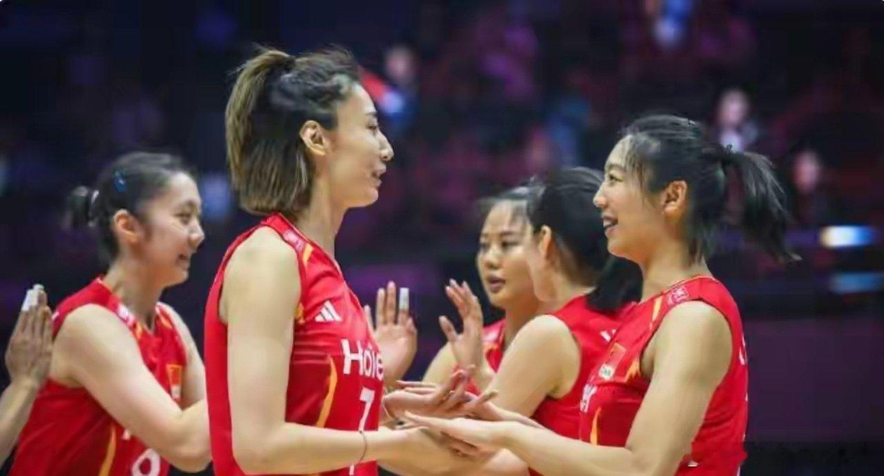 中国女排12人得分，横扫伊拉克队取得开门红，对手三局才得16分2026年亚洲女排