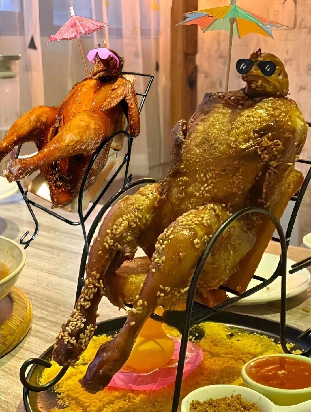 闺蜜给我点的奇葩脆皮炸鸡，我笑死在饭桌上
炸鸡:你就说奇范不奇葩嘛