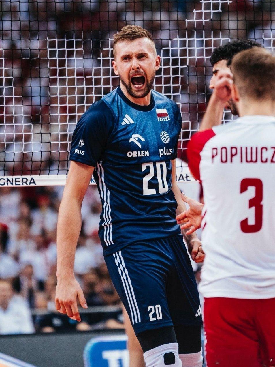 波兰名将别涅克接受波兰"TVP体育台"采访时谈到期待回到国家队：🎙：“我确认。