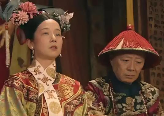 慈禧每次洗澡后，只留李莲英1人伺候，而房间里不时传出喊痛，一位小宫女偷掀帘子，这
