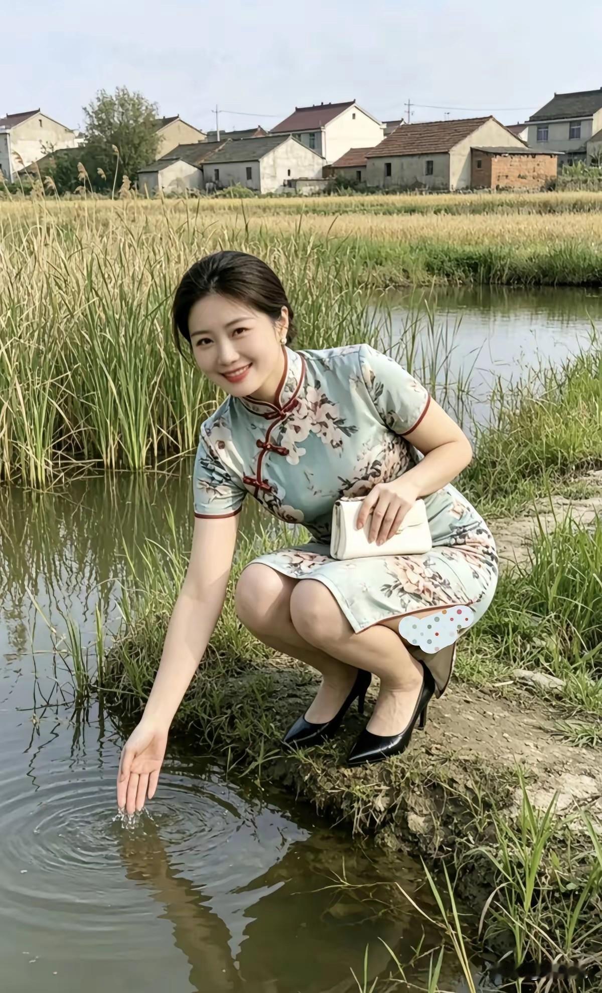 忆起儿时打水仗，
浑身上下湿衣裳。
妈妈没少数落我，
有点缺少女孩样。