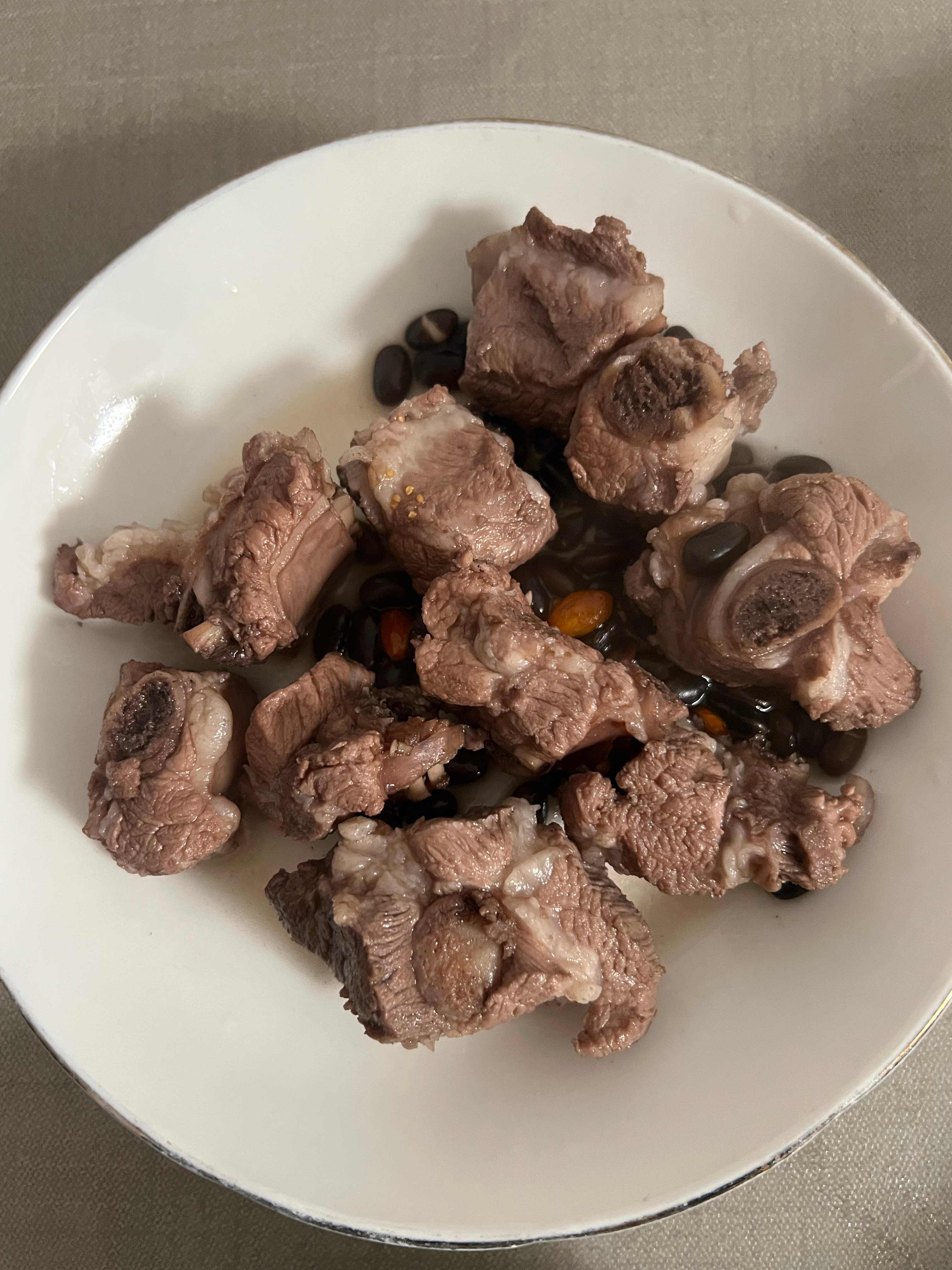 大亨弄的菜为什么这么好吃沙姜炒鸡(老家带来的鸡)糖炒番茄瘦肉炒四季豆排骨炖黑豆汤