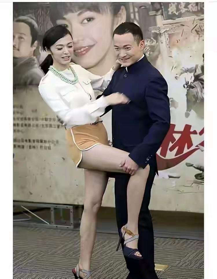 姚晨用腿蹭啊蹭，喻恩泰顺手就一把抱住了！他没想过姚晨竟然会这么大胆，她也没想过喻