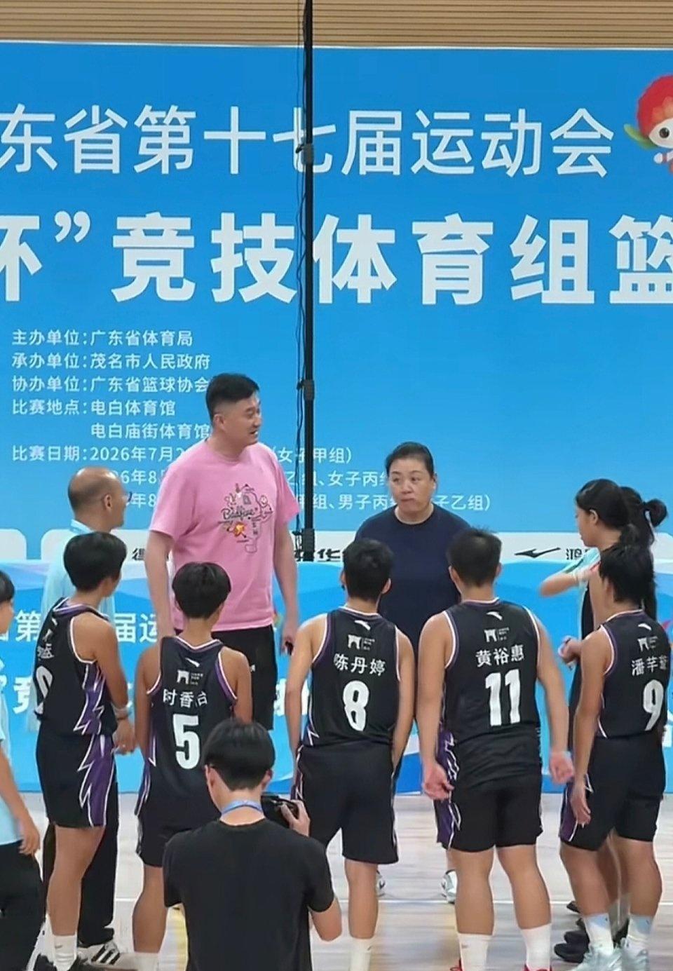 下午杜锋会长亲临茂名电白体育馆，现场观摩省运会女篮比赛，持续关注青少年后备力量 
